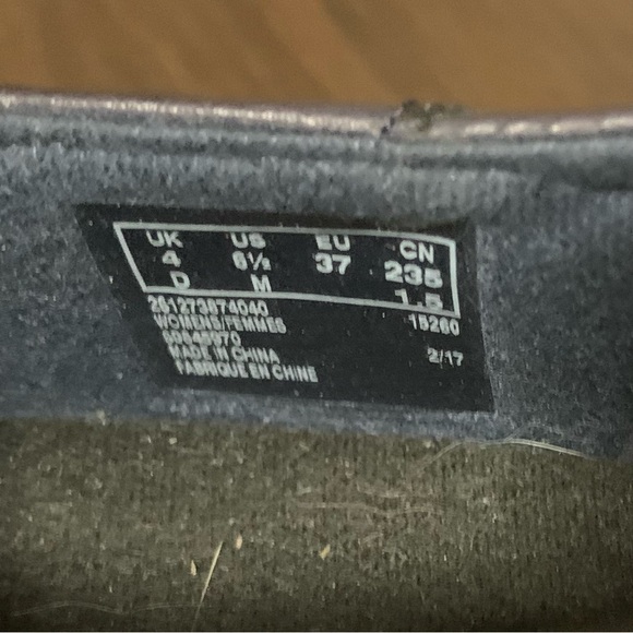 Clark’s navy slip resistant slip-ons, size 6.5. - Picture 10 of 11